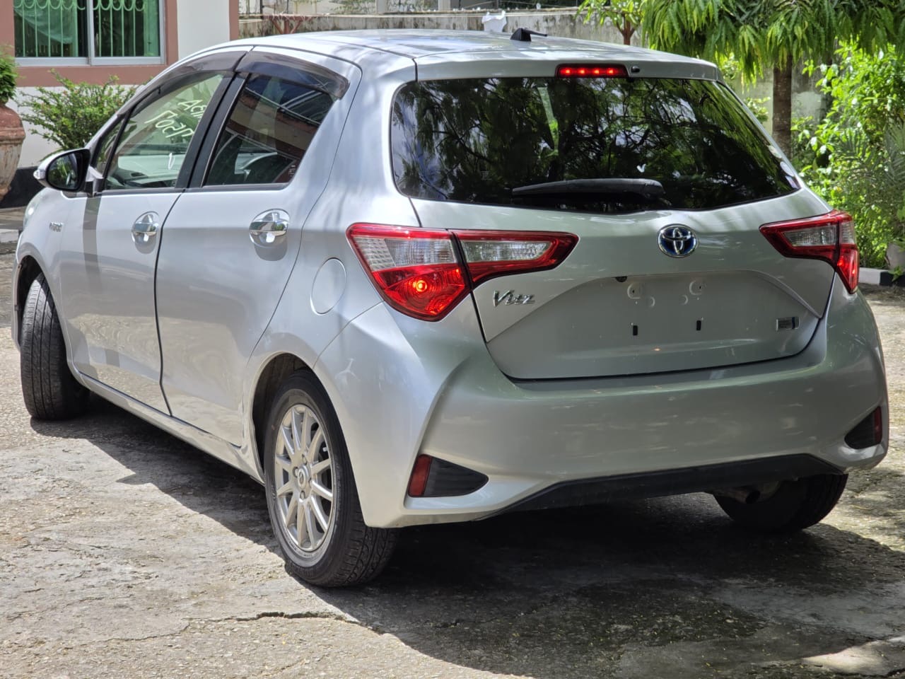 Toyota  Vitz 