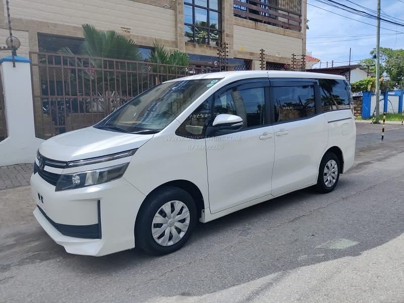 Toyota  Noah